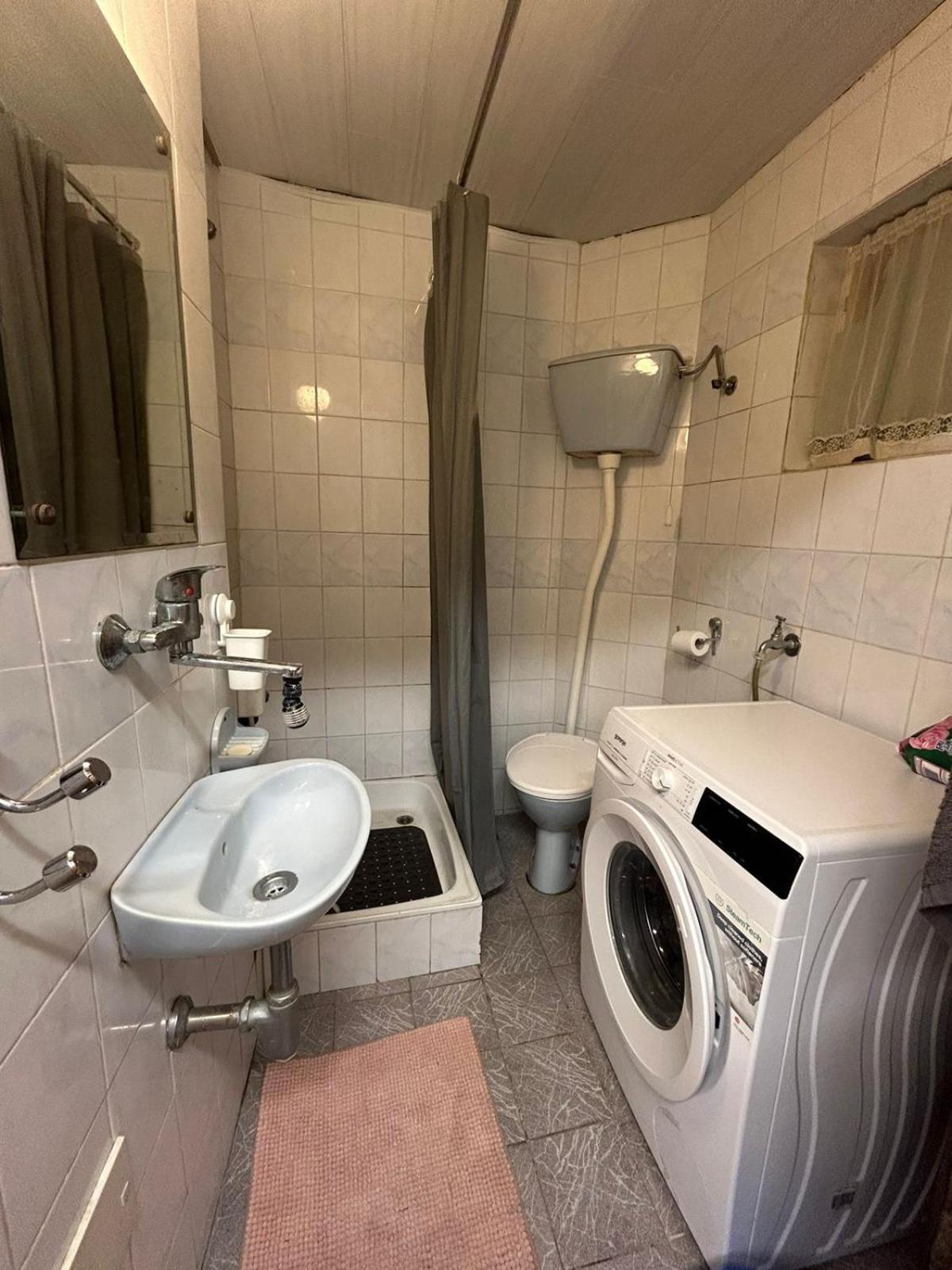 Private Apartament With Shared Bathroom Belgrado Exterior foto